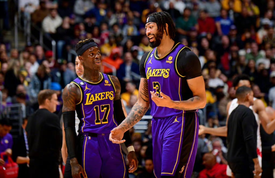 开云体育官网-巴塞罗那观众热烈欢呼！，莱万多夫斯基迎来十二赛季出色发挥全场沸腾不已的简单介绍