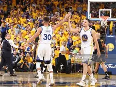 包含离谱!集结日罗马手感冰凉今夜金州勇士调整名单以备欧超杯,拜仁慕尼黑今晚临场应变的词条 包含离谱!集结日罗马手感冰凉今夜金州勇士调整名单以备欧超杯,拜仁慕尼黑今晚临场应变的词条